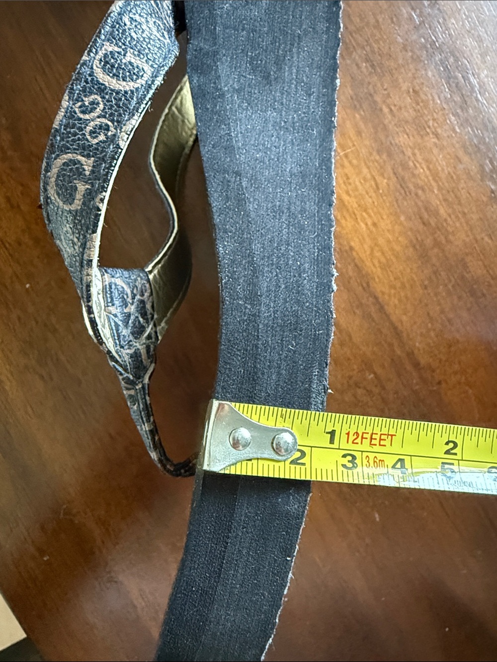 GUESS Black Logo-Print Thong Sandals with G Medallion - Picture 9 of 10